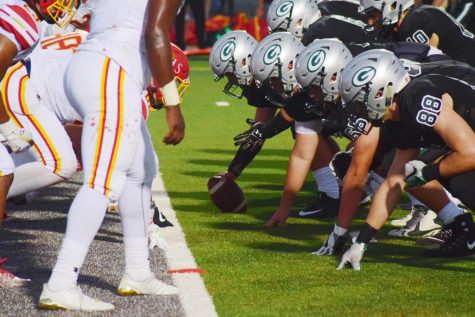 Grizzlies come back with two late TDs to beat Jesuit in season opener