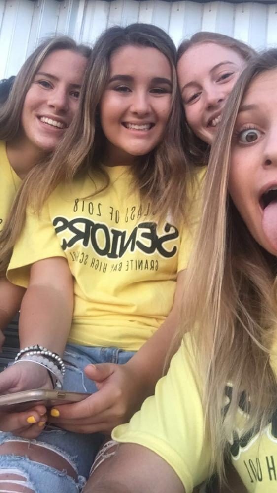 From left to right: Claire Miller, Olivia Epperson, Erin Dougherty, Nicole Gearing
Senior Sunrise Smiles