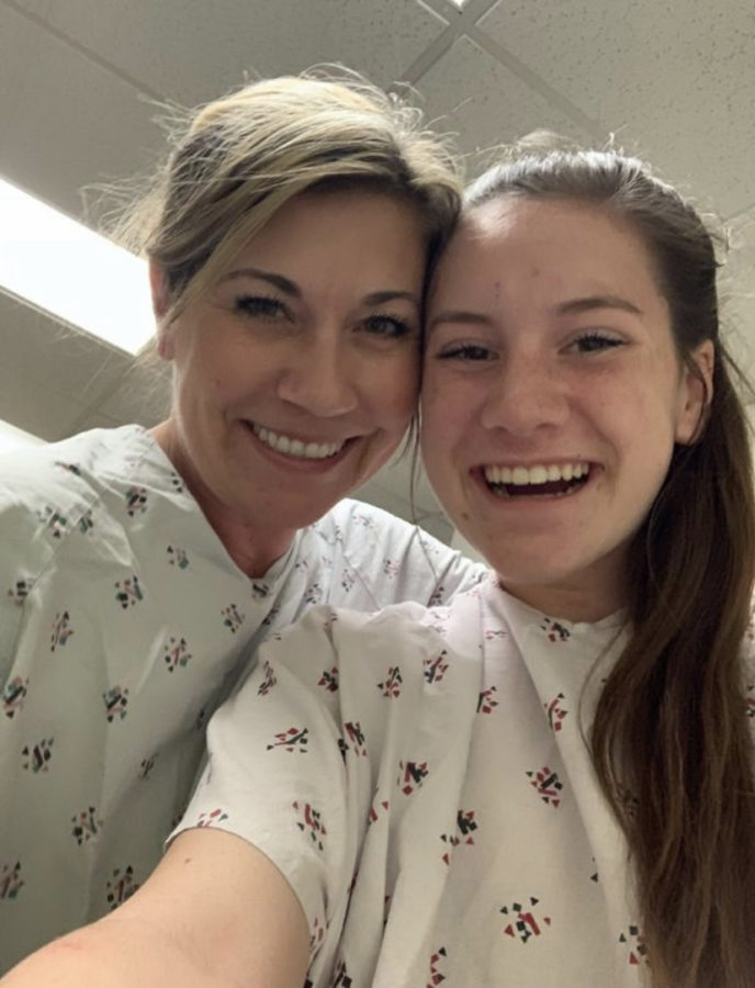GBHS+lacrosse+player+Campbell+Brown+snaps+a+selfie+with+her++mom+after+getting+a+MRI+for+her+concussions.