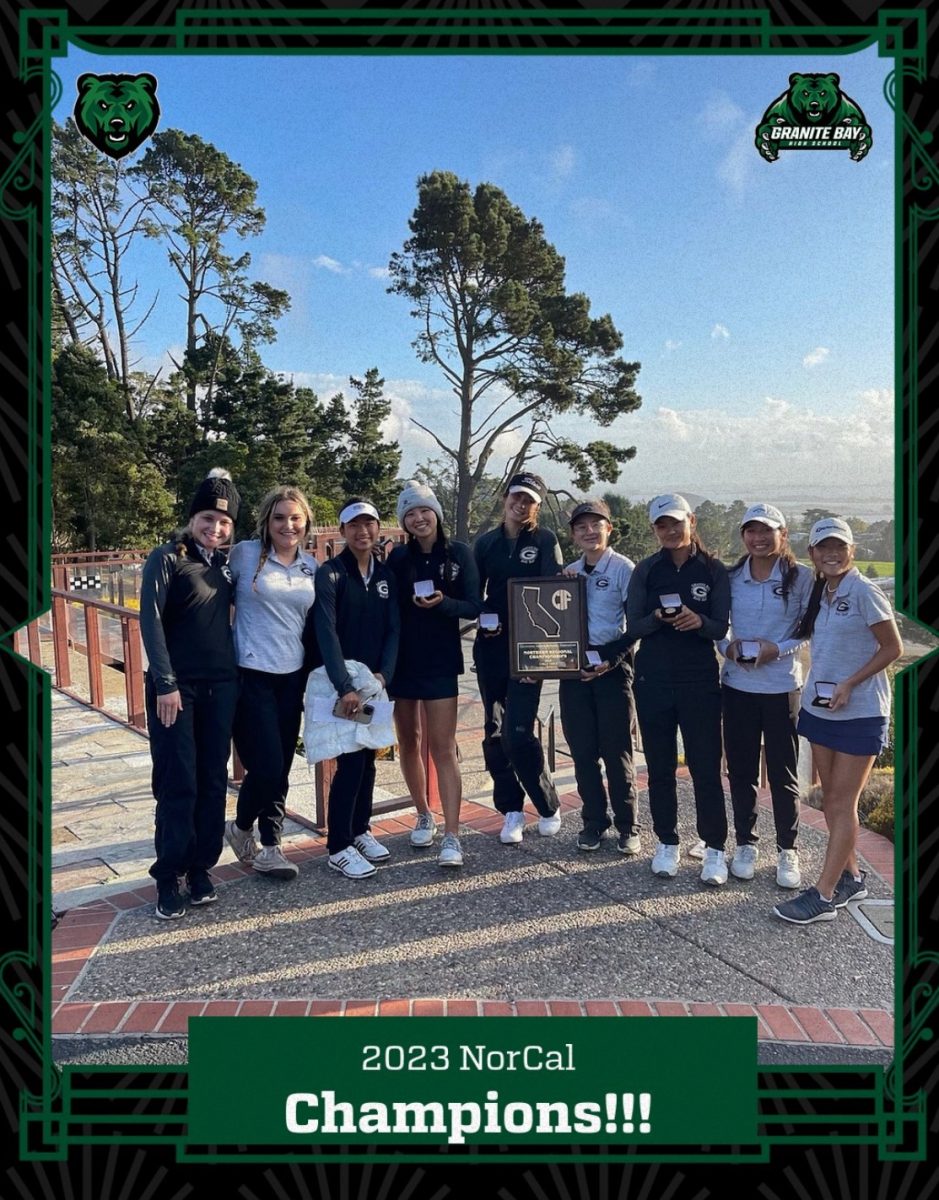 GBHS+girls+varsity+golf+team+poses+with+their+plaque+shortly+after+their+victory+at+NorCals.