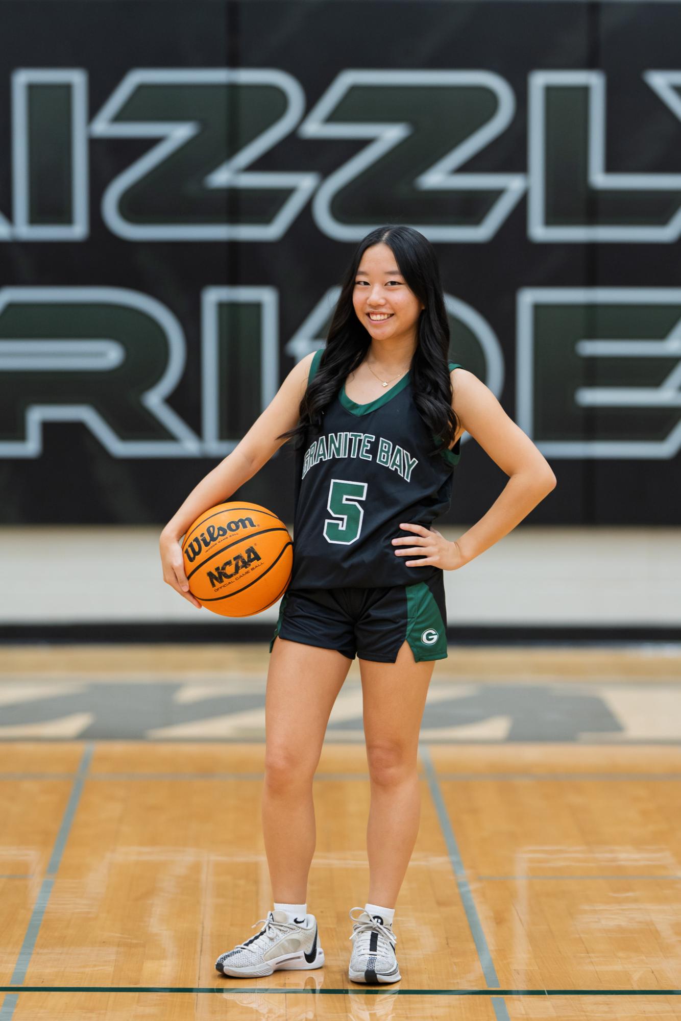 Basketball – Zoey Dong